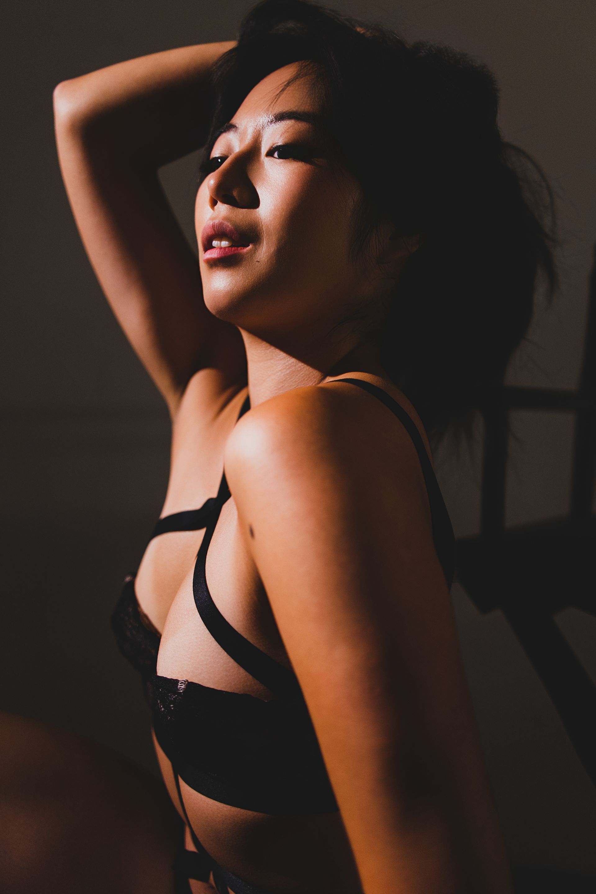 Professional NYC model Minnie Lee masters the art of posing in luxury lingerie and boudoir editorials. Her work blends elegance, confidence, and refined sensuality — captured by Orion Mckinley Phillips II. Available for lingerie campaigns, brand shoots, and fine-art collaborations