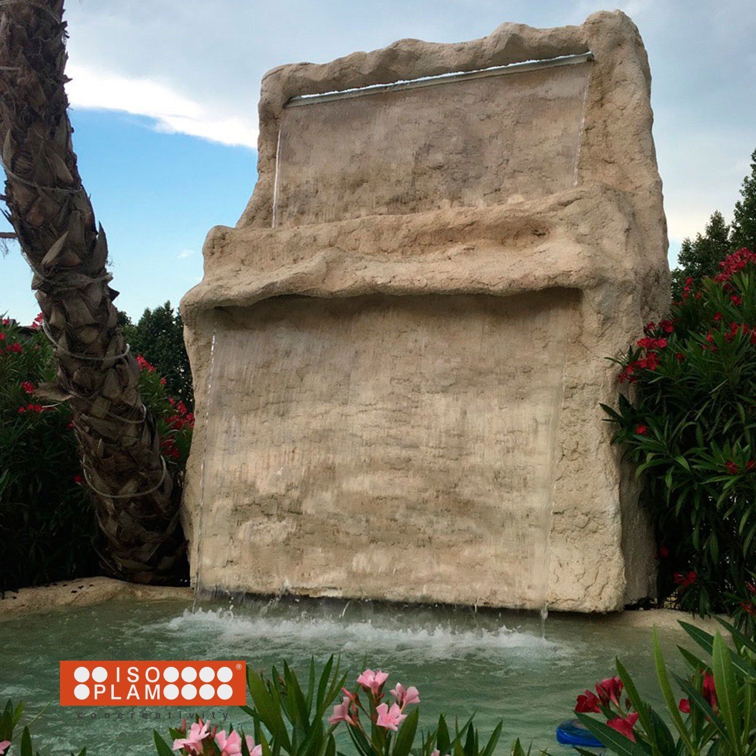 fontana con roccia artificiale