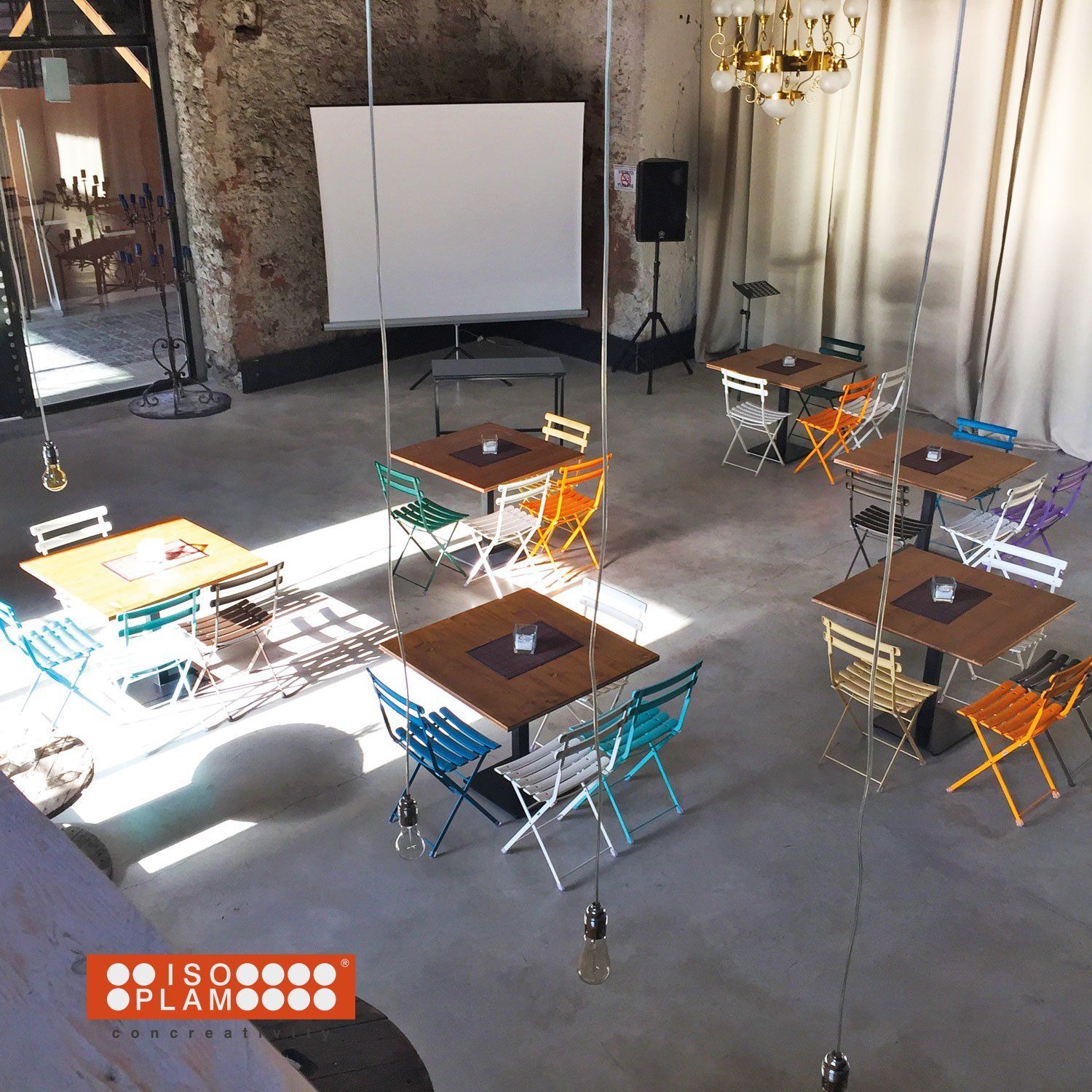 ristorante con pavimento nuvolato