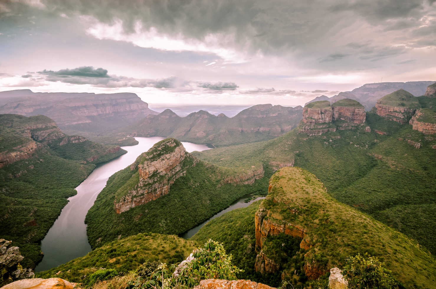 Sable Tours | mountain and river