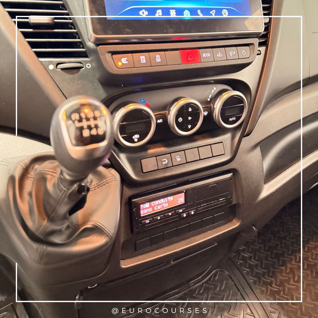 Véhicule léger avec chronotachygraphe