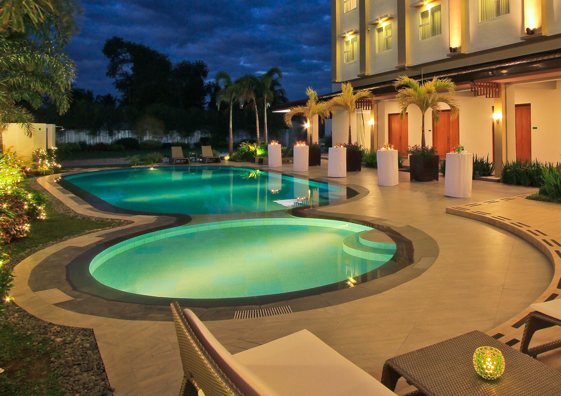 Hotel Cabanatuan pool night view