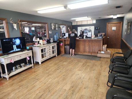Lobby | Carthage Service Center & Tires