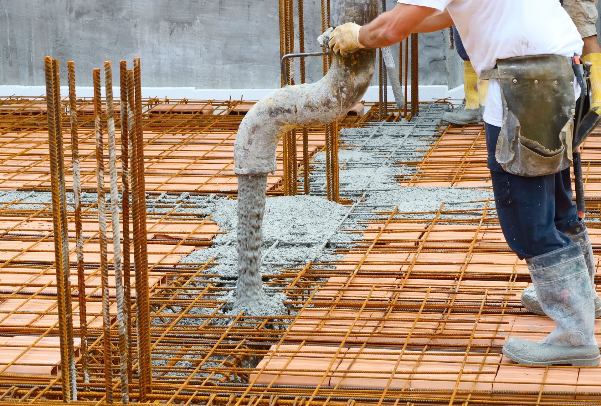 Concrete contractors in Jacksonville, FL pouring concrete to the foundation