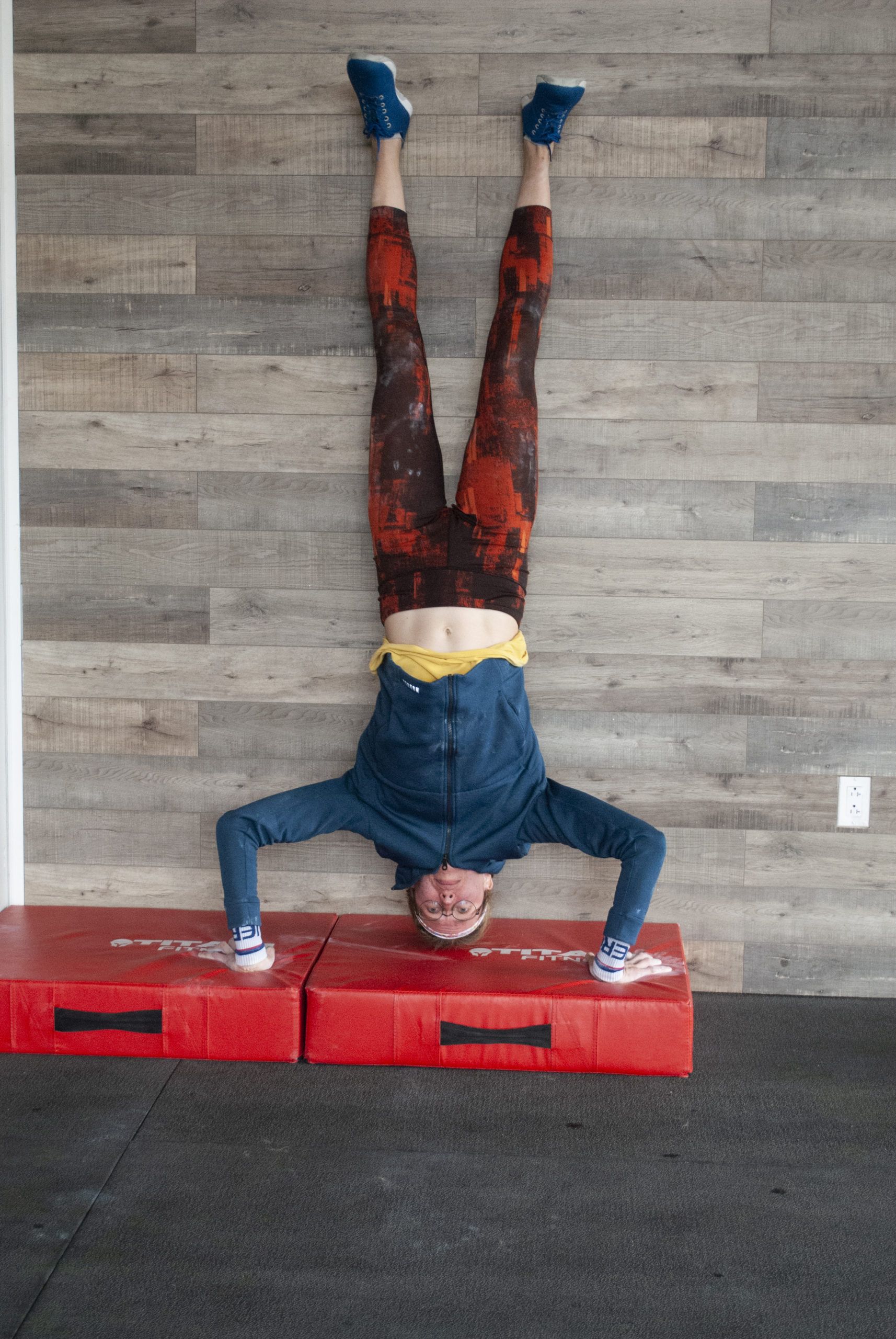 Agnė doing handstand push up