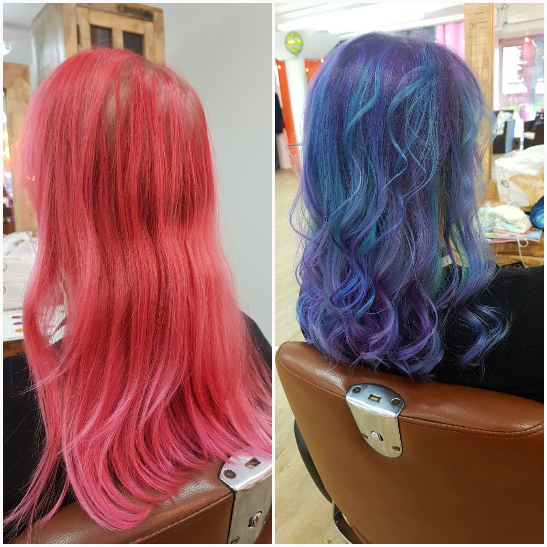 Eine Frau mit rosa und blauen Haaren sitzt auf einem Stuhl.