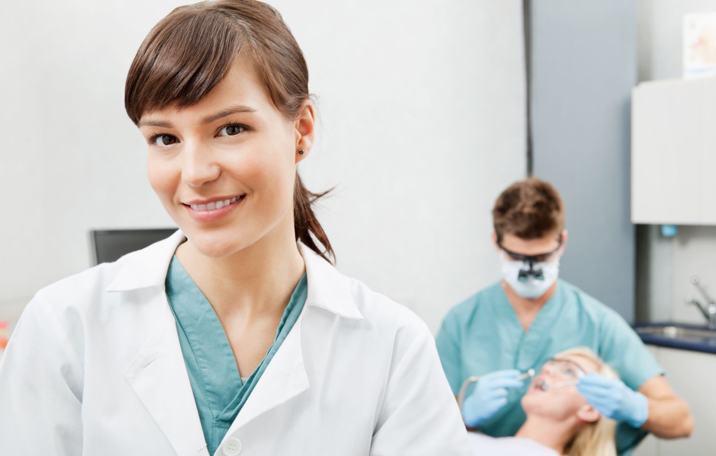 A dental therapist working on dental implants in Honolulu, HI