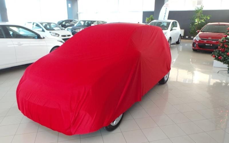 auto coperta con telo