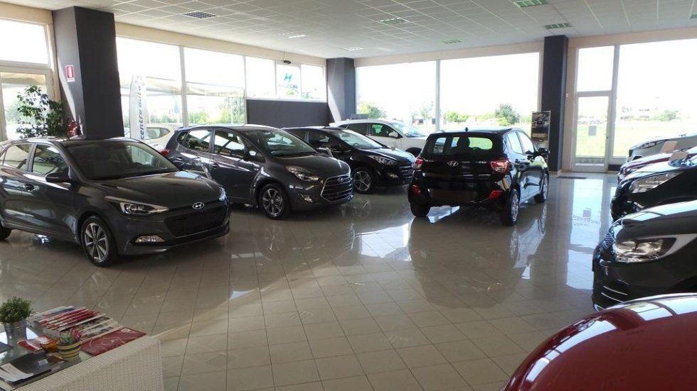 interno della concessionaria