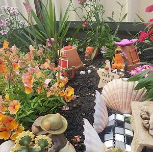 Le PiKassos on the Wall Fairy Village