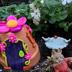 Le PiKassos on the Wall Fairy Village