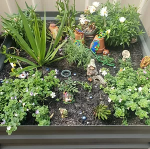 Le PiKassos on the Wall Fairy Village