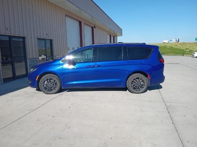 Blue Car Service — Lincoln, NE — OMALiNK Airport Shuttle Charter & Courier Service