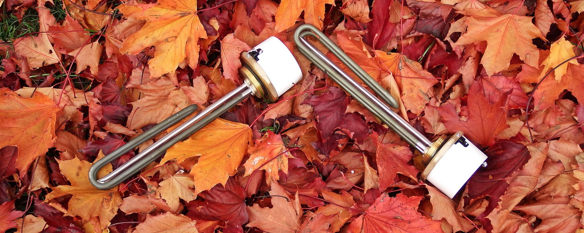 Testing a plug in Cotherm TSR immersion rod thermostat and a plug in Cotherm TSE immersion rod thermostat. Cap off.