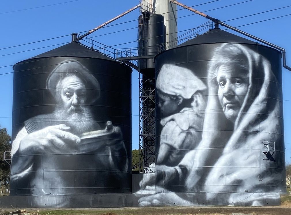 Saint Arnaud silo art