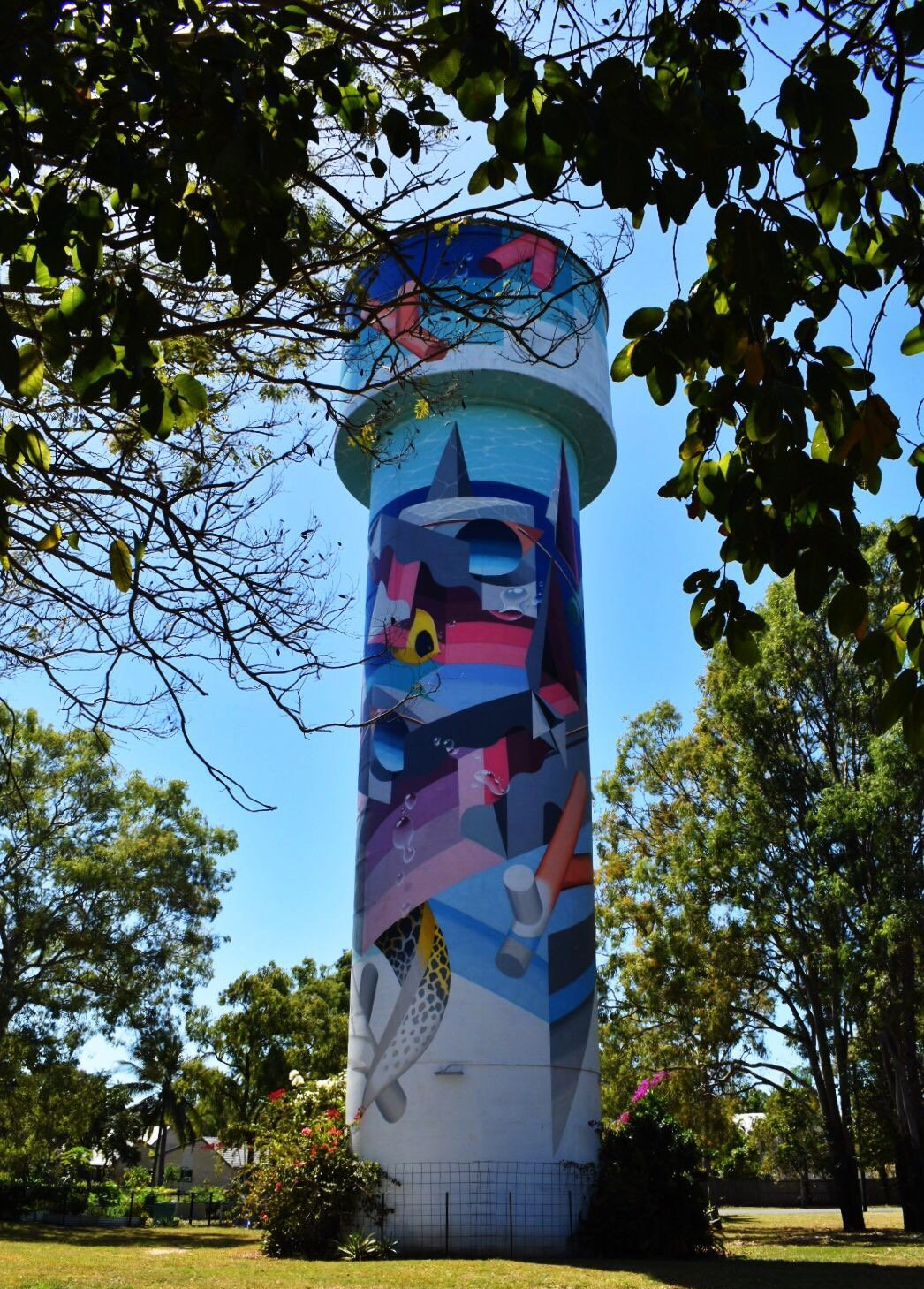Holloway's Beach Water Tank Art, Australian Silo Art Trail