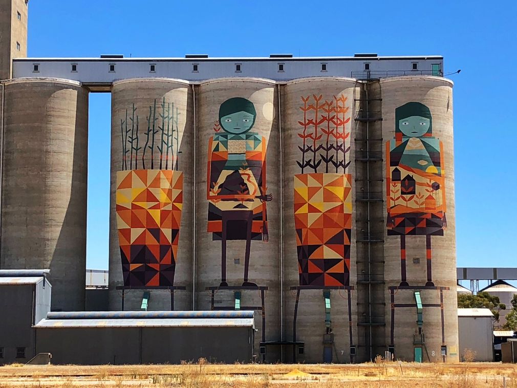 Merriden silo art