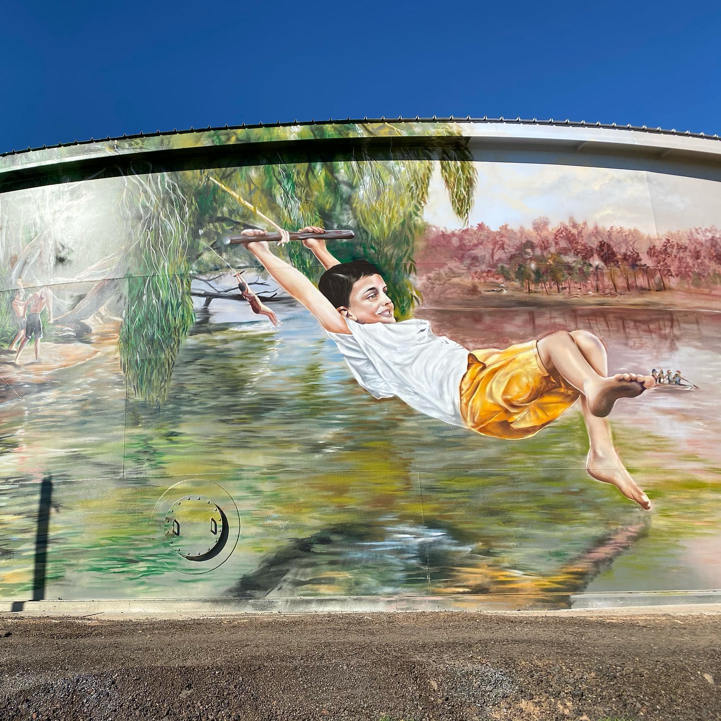 Middlemount Water Tanks Art, Australian silo art Trail