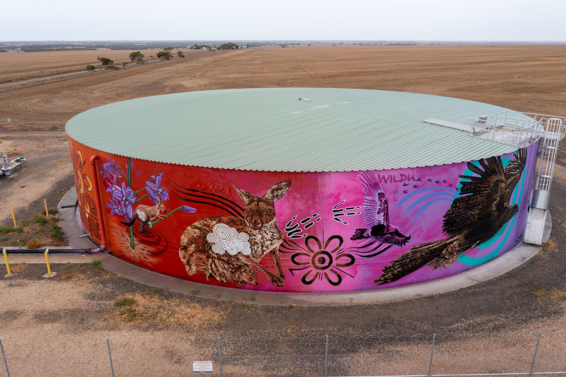 Minlacowie water tower art