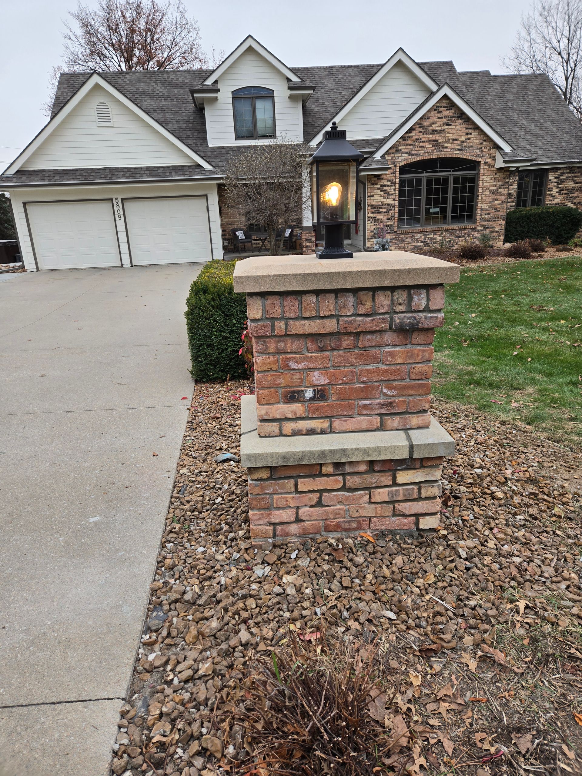 Brick pillar masonry