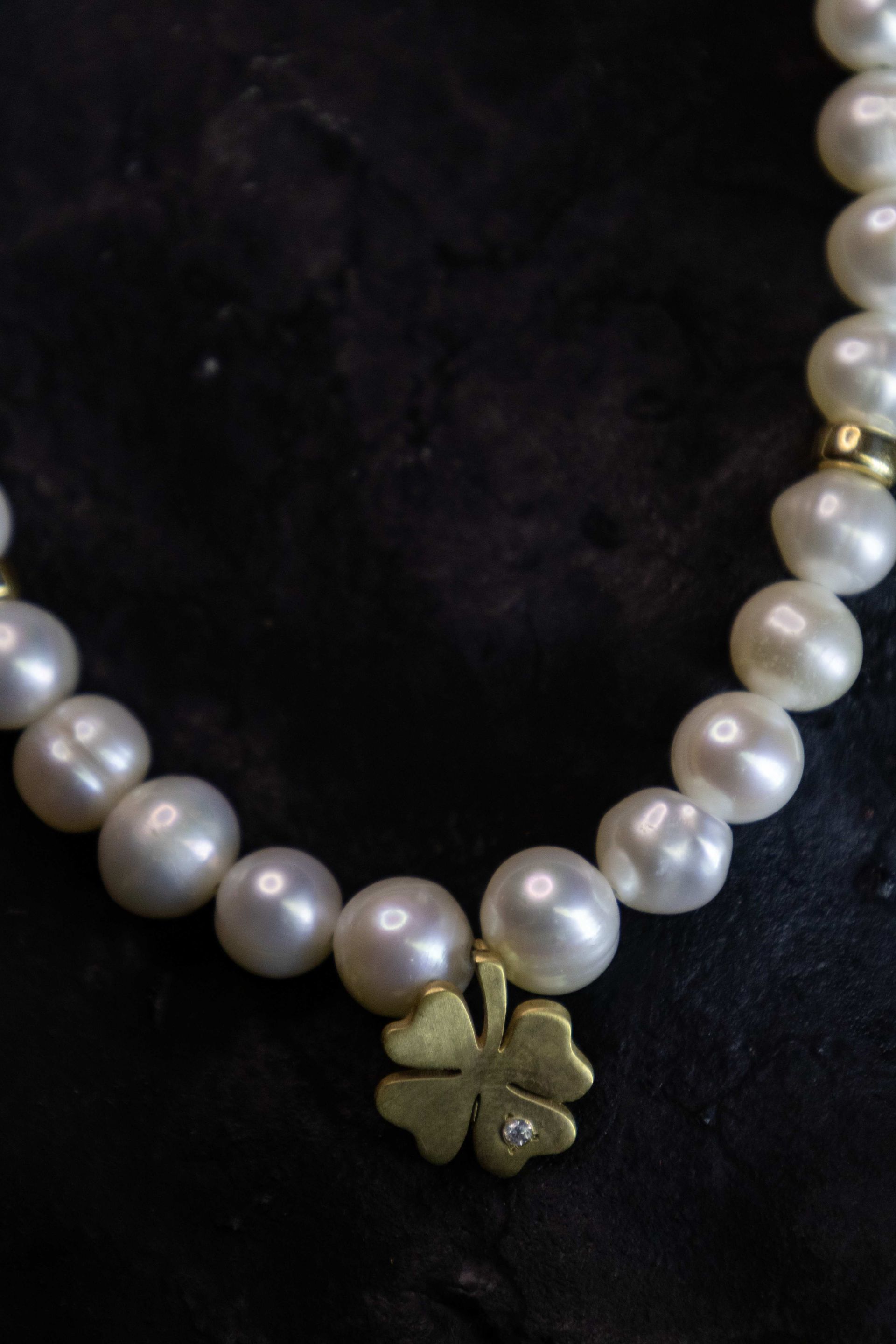 שרשרת פנינים עם תליון תילתן מצופה זהב 2 מיקרון