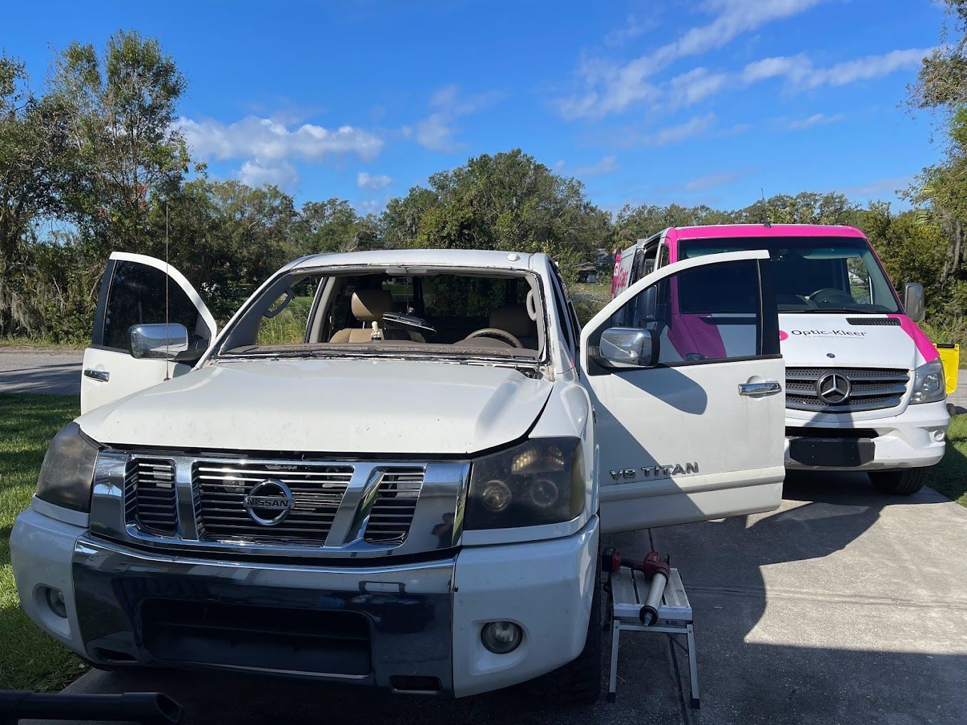 Windshield replacement services in Jackson, TN.