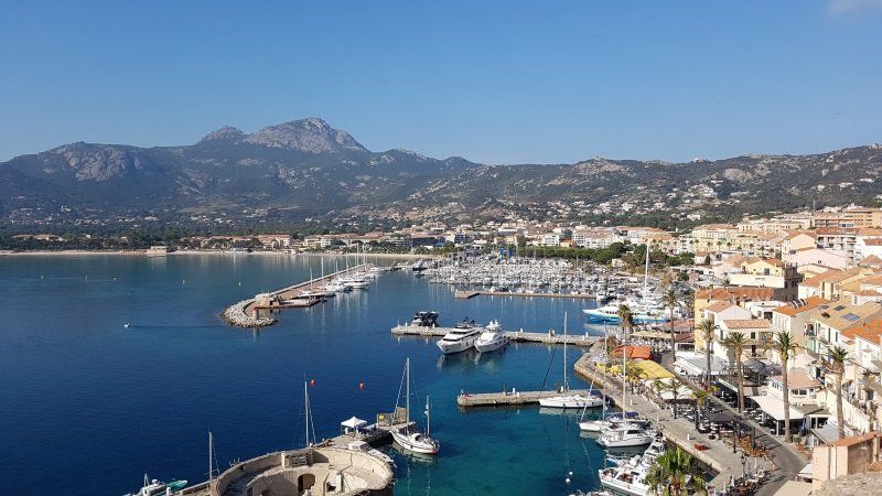 Paesaggio portuale in Corsica