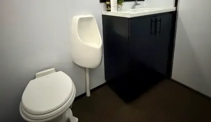 basty mobile bathroom pic