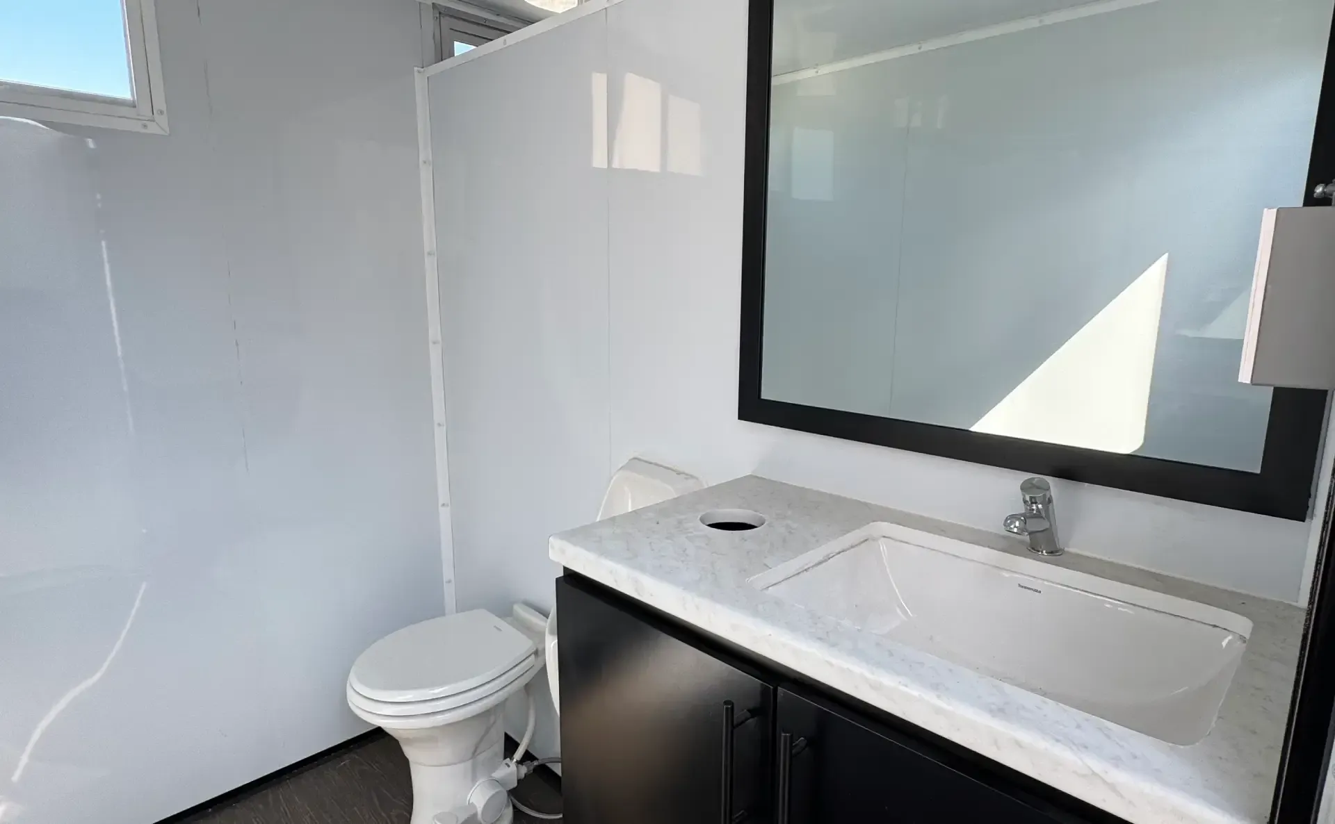 basty+mobile+bathrooms+gallery+05