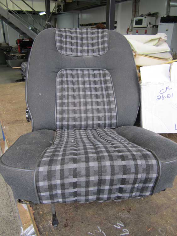grey patterned single car seat