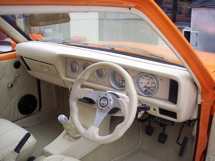 white steering wheel