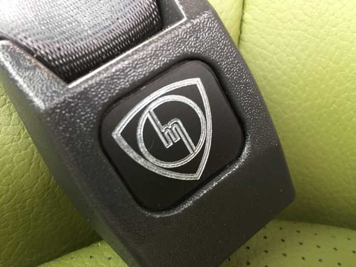 a black seat belt with a silver icon