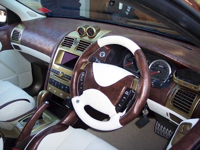 brown and white steering wheel