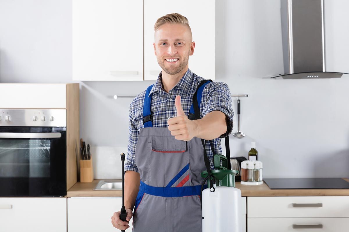 A person in an apron holding a spray object