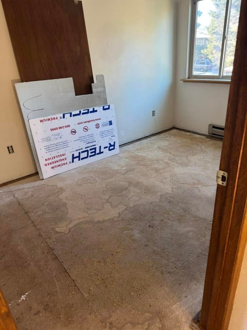 A room with a sign on the floor that says `` r-tech ''.