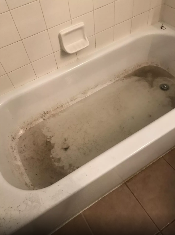 Dirty Bathtub — Jacksonville, FL — Mary Maid Cleaning Service