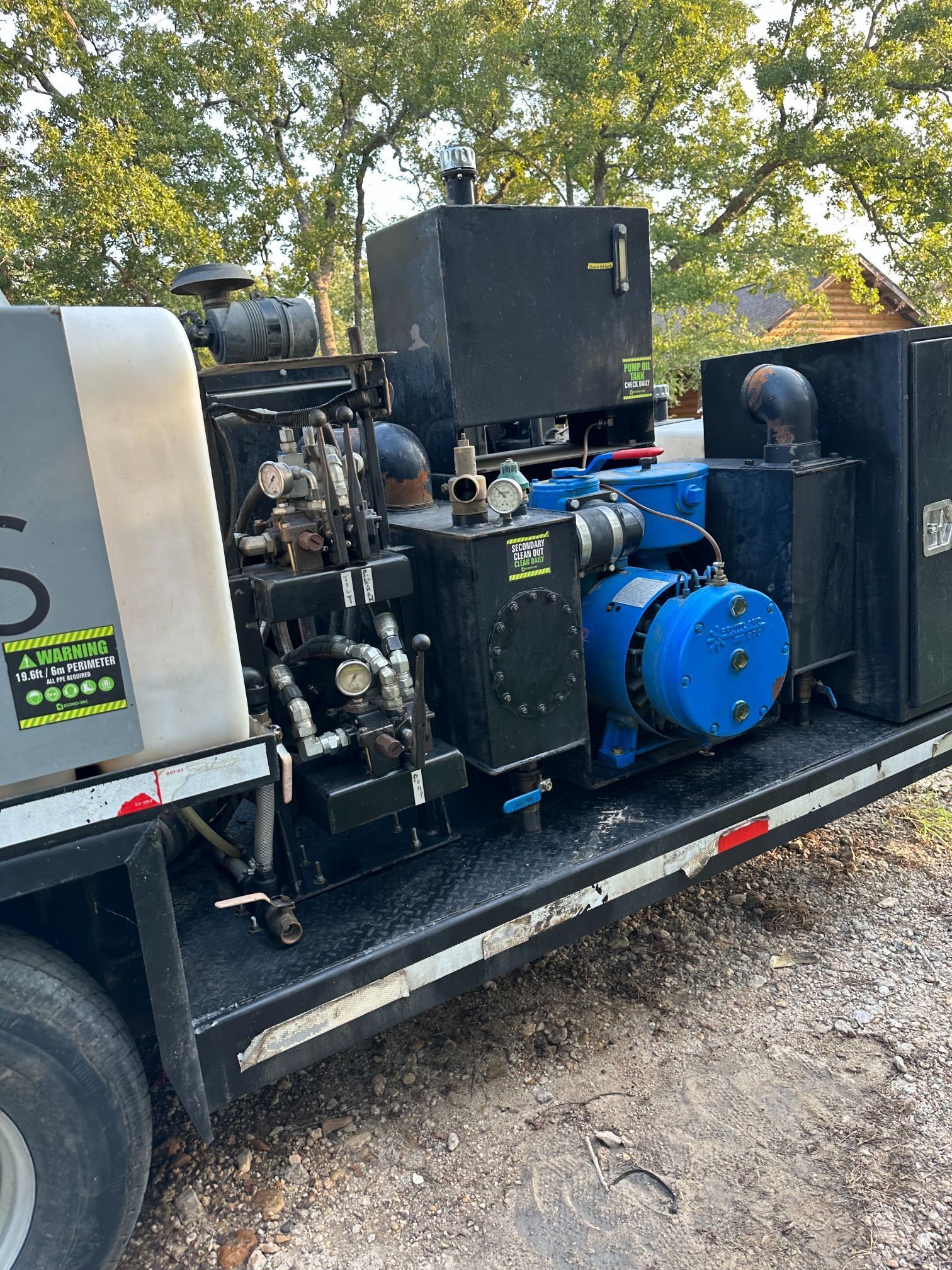 A large machine is sitting on the back of a truck.