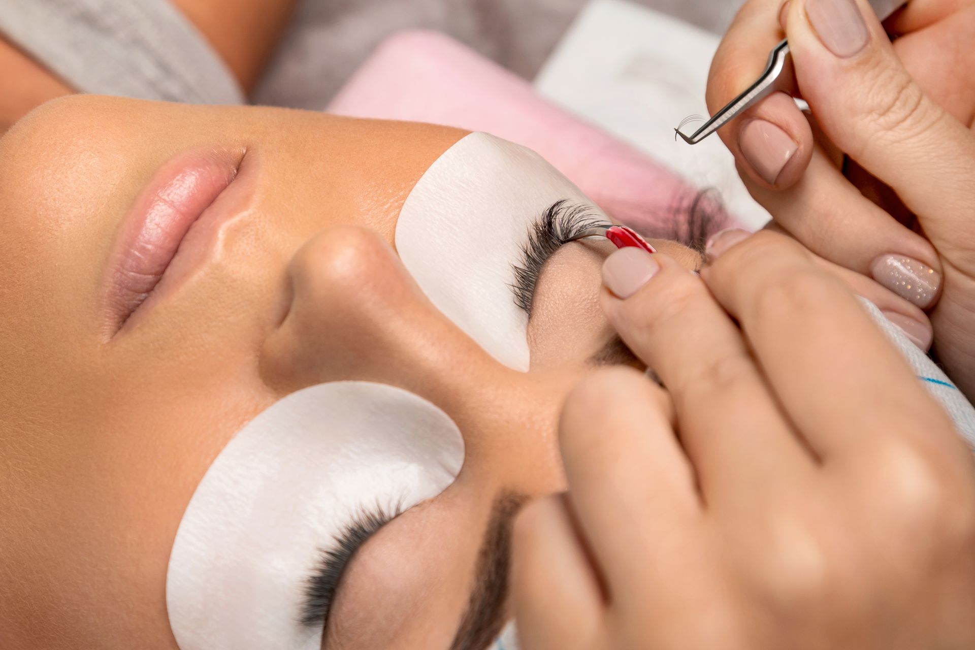 eyelash extensions application
