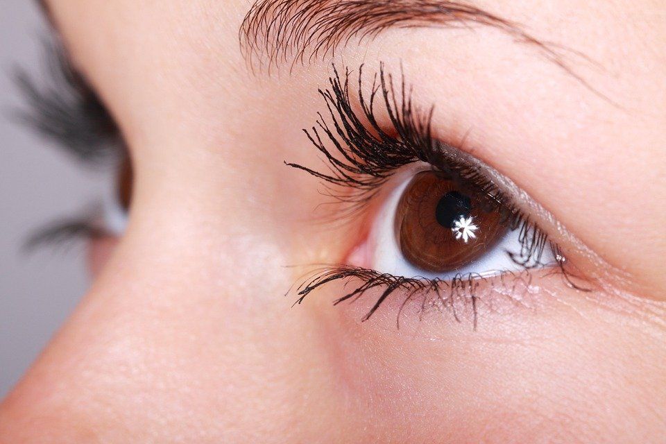 before removing eyelash extensions, be sure to remove your eye makeup