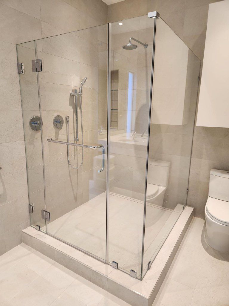 frameless shower door with return 