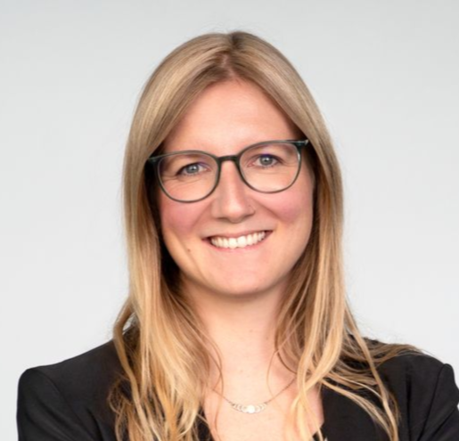 Nina Hirschinger, Vogel IT-Akademie