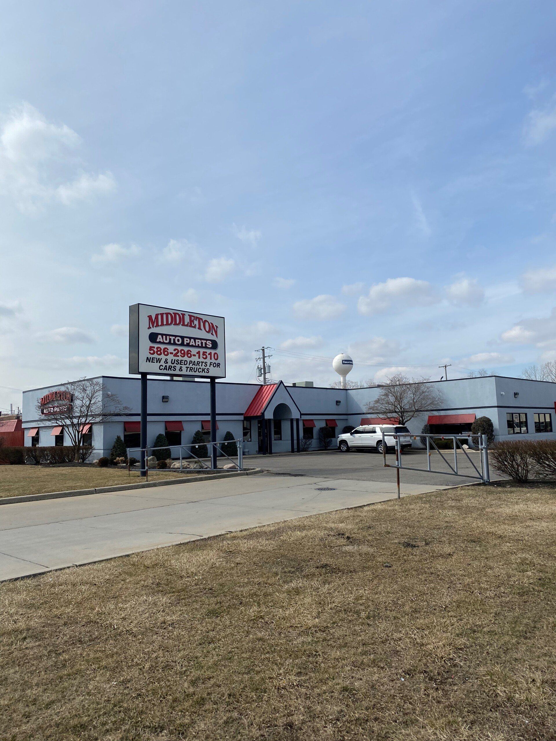Mechanic Looking for Car Parts — Fraser, MI — Middleton Auto Parts
