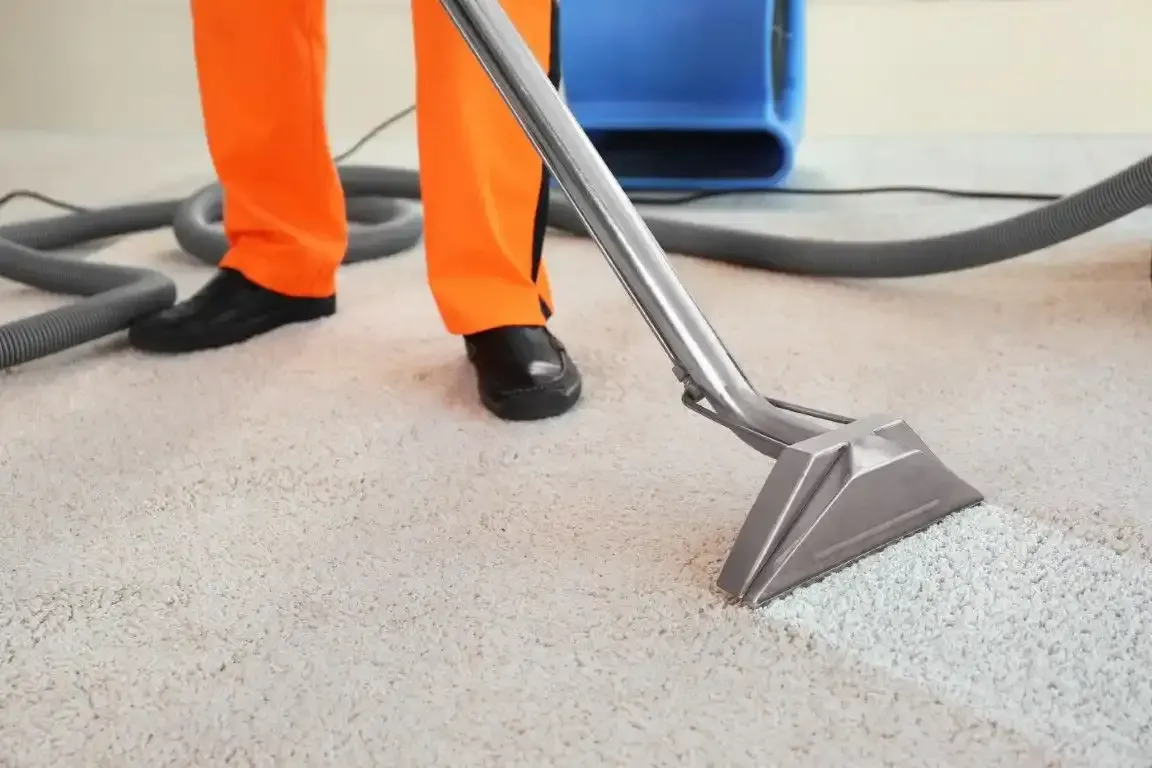 Professional carpet cleaning wand extracting dirt from carpet in Temecula