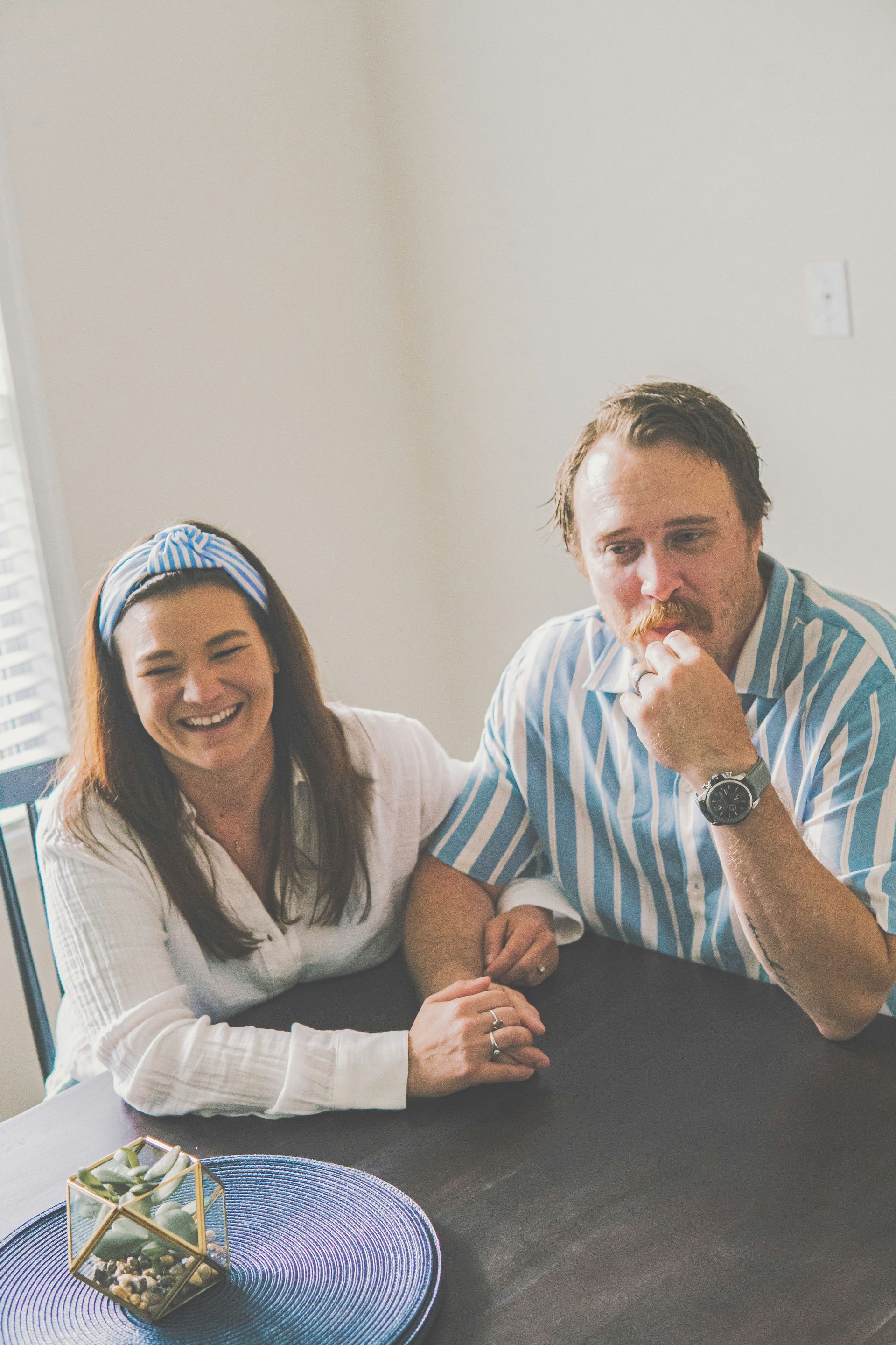 Couples shares breakfast while one partner wonders how to bring up couples therapy.