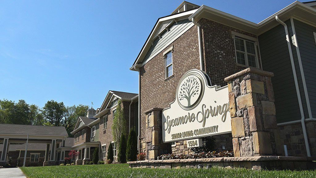A brick apartment building with a sign that says magnolia spring