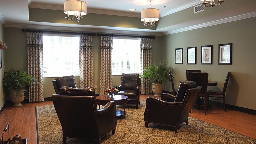 A living room with lots of chairs and a table