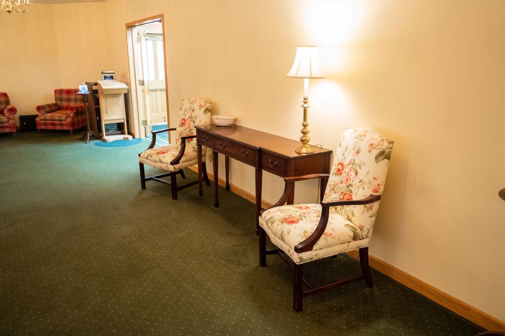 there are two chairs and a table in the room .