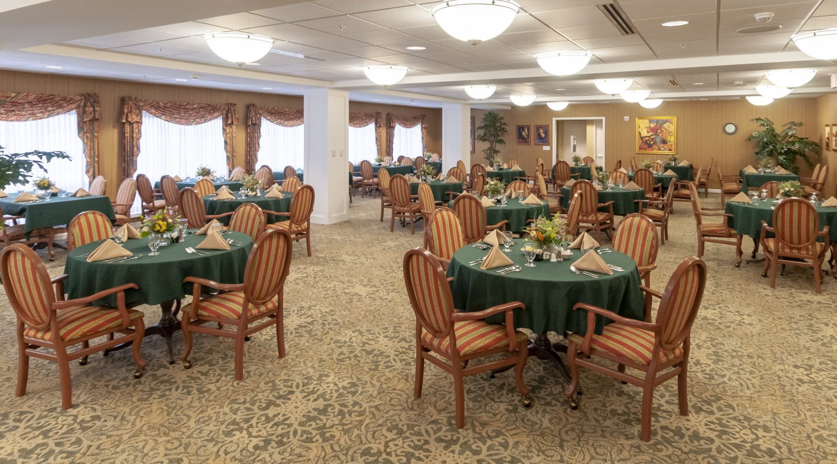 Beautiful Dining Room at Heathwood Assisted Living at Penfield.