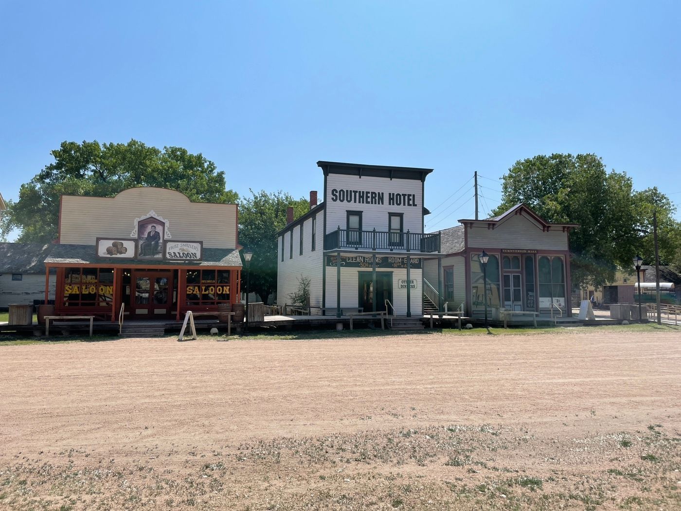 The southern hotel is located in the middle of a dirt field