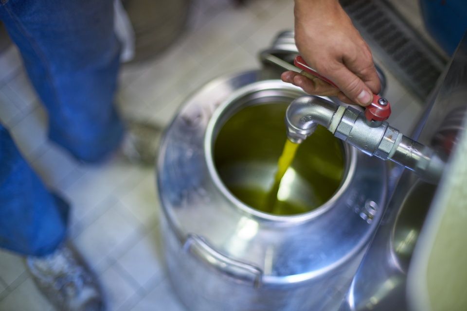 Refilling a carboy of oil